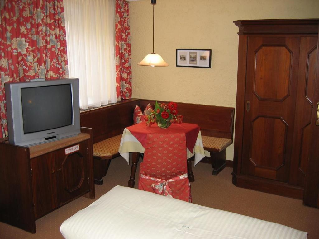 Gasthof Koreth Hotel Innsbruck Room photo